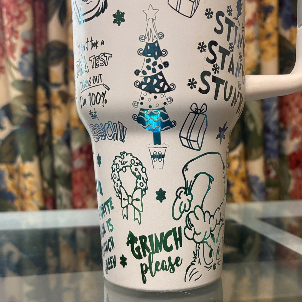 40oz Grinch Themed Travel Mug with Straw - Picture 3 of 5